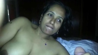 Big boobs desi aunty pool sappivitu kuthi thadavum sex clip