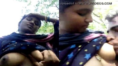 Manaivi mulaiyai sappi paal kudithu ookum village clip