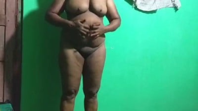 Village old aunty soothu mulai kanbithu viral podugiral