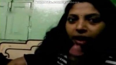 Salem village desi wife pool oombi vinthu edukum sexy clip