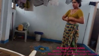 Thiruppur aunty nudedaaga saree aniyum hot capture