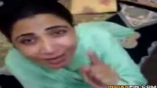 Friend mom sunniyai oombi cow fuck seiyum ool video