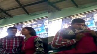 College couple pundai mulai thadavi kiss seigiraargal