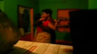 Gramathu auntyai paiyan saree kayati nude ool seigiran