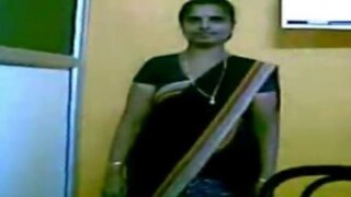 Salem office aunty sexy soothu mulai kaatugiral