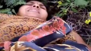 Gramathu aunty mulai kanbithu saree fuck seiyum sex tape