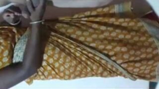 Maid wife saree anintha nilaiyil kai adithu vidugiraal