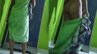 Thevidiya wife pavadai kayati sexy udambu kaatum sex capture