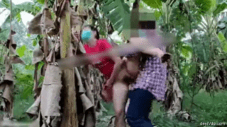 Vazhaithoppu naduvil kaalthukki otha village outdoor sex