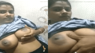 Vithavai aunty bathroomil big boobs kanbithu viral podugiral