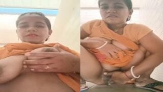 Andhra mallu aunty bathroomil pundai theikiral