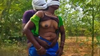 Pollachi velaikaaran manaivi udan kaatil fuck panugiraan