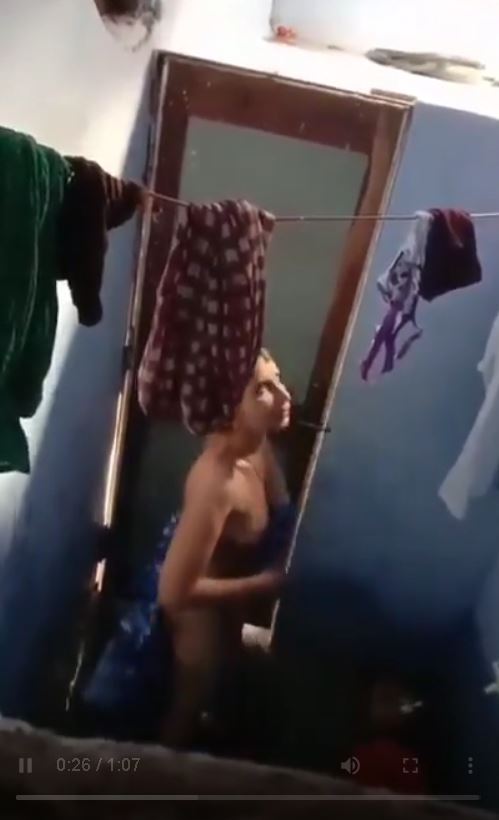 Pakkathu Veettu College Girl Kulipathai Edutha Tamil Hidden Bath Video