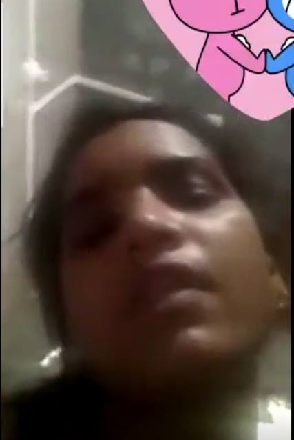 North Indian Kavarchi Mangai Sexy Pundai Nerukkathil Kaatum Aabasam