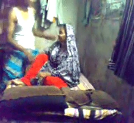 Anniyai kiss seithu kuthiyil oothu kanju irakum tamil village sex video