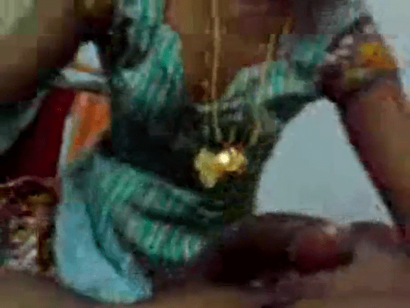 Manaivi kanavan poolai sappi oombi kanjai kudikum tamil live sex videos