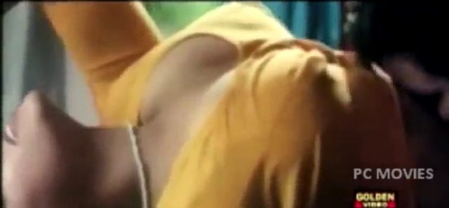 Wife mulaiyai pisainthu moodaga sex seiyum tamil blue films