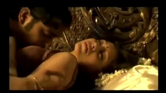 Manaiviyai romance seithu anubavaikum tamil sex first night video