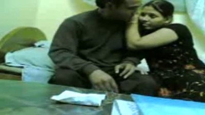 Wife mulaiyai sappi uncle ookum tamilnadu aunty sex video