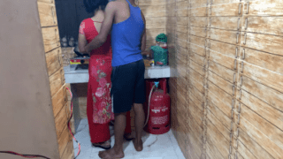 Young aunty housewife neighbor paiyan udan ool seigiral