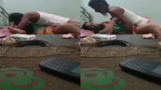 Kudumbathu ammavudan mamanar bedroomil sex seikirar