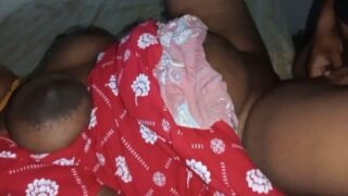 Madurai big mulai aunty nighty udan matter podugiraal