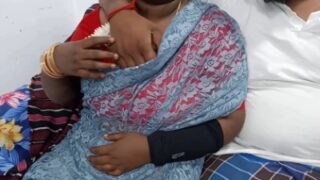 Madurai aunty mulai thadavi ool panum hot kathalan