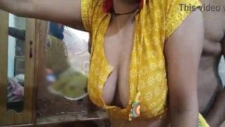 Jewelry shopil velai parkum young aunty blouse kazhati sex