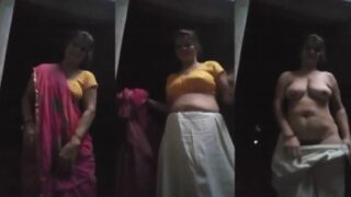 Madurai local aunty iravil saree kayati mulai kaatugiral