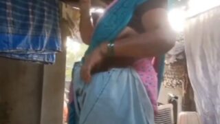 Gramathu old aunty mulai kanbikum real hot tape