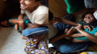 19yr lovers mulai pisainthu vilaiyaadum mms