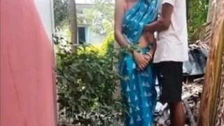 Reshma aunty kuda garden area store roomil sex