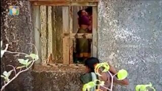 80s old heroine seduce aagum xxx porn movie clip